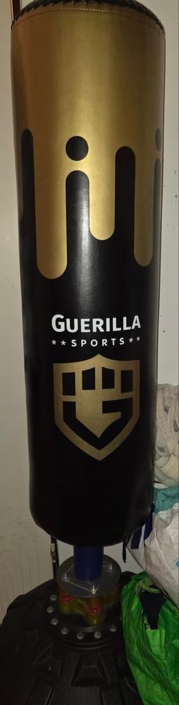 Boxingpilar Nieuw met Venum straps, Ophalen, Zo goed als nieuw