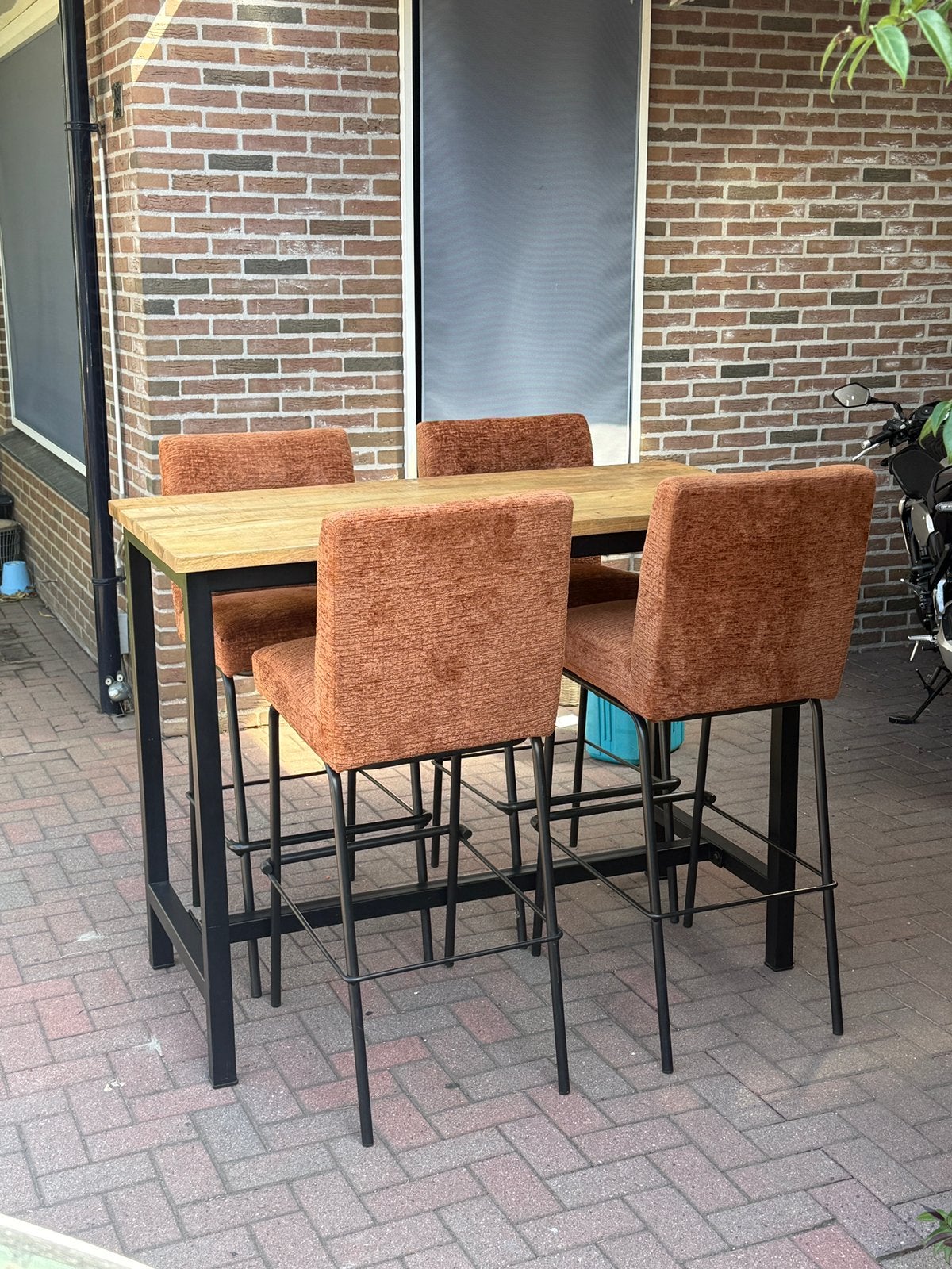 Bartafel met 4 barkrukken, Ophalen, Zo goed als nieuw