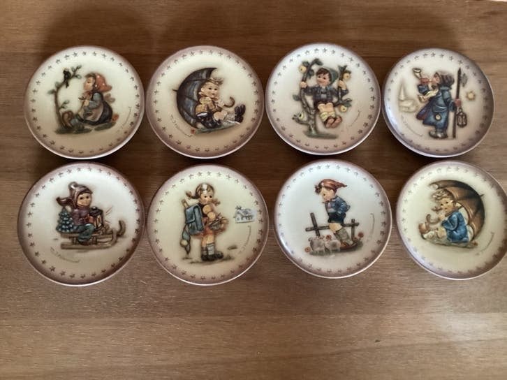 Set van 8 M.J. Hummel miniatuur bordjes, gelimiteerde edi, Antiek en Kunst, Ophalen of Verzenden