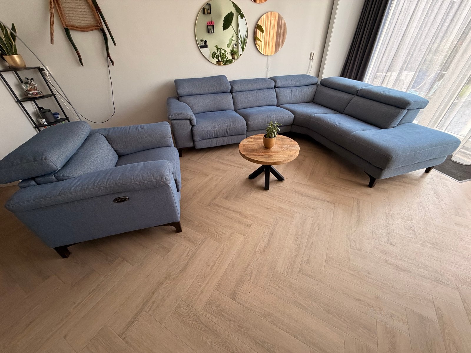 Hoekbank met fauteuil en elektrische relaxfunctie, Ophalen, 250 tot 300 cm, Gebruikt, 100 tot 125 cm