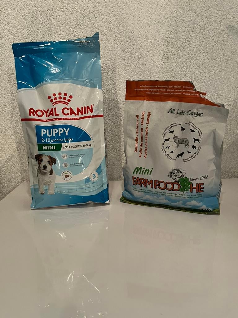 Puppyvoer 2 zakken royal canin en farmfood, Ophalen, Hond