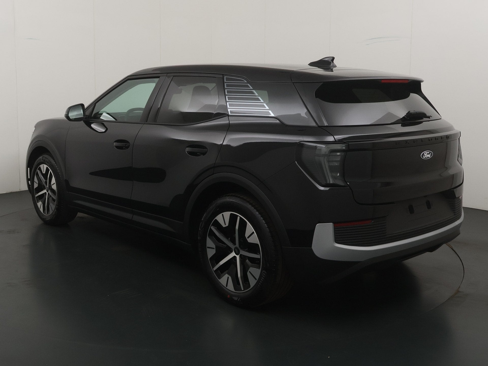 Ford Explorer Style RWD 58 kWh | Comfort Pack 1 | All-season, Auto's, Automaat, Achterwielaandrijving, 1800 kg, Zwart