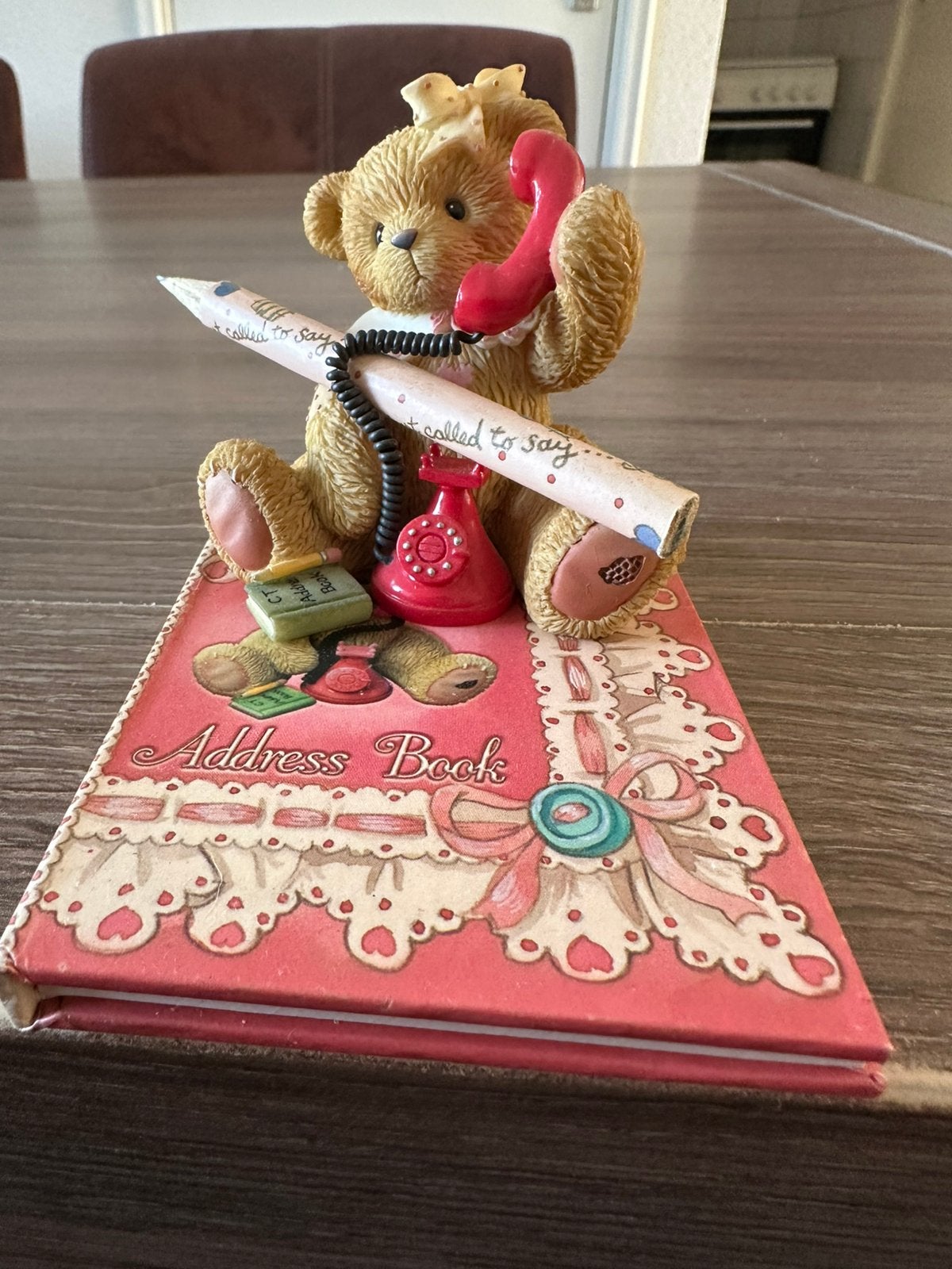 Cherished teddies Doris met adresbook en potlood, Ophalen of Verzenden, Zo goed als nieuw, Beeldje, Cherished Teddies