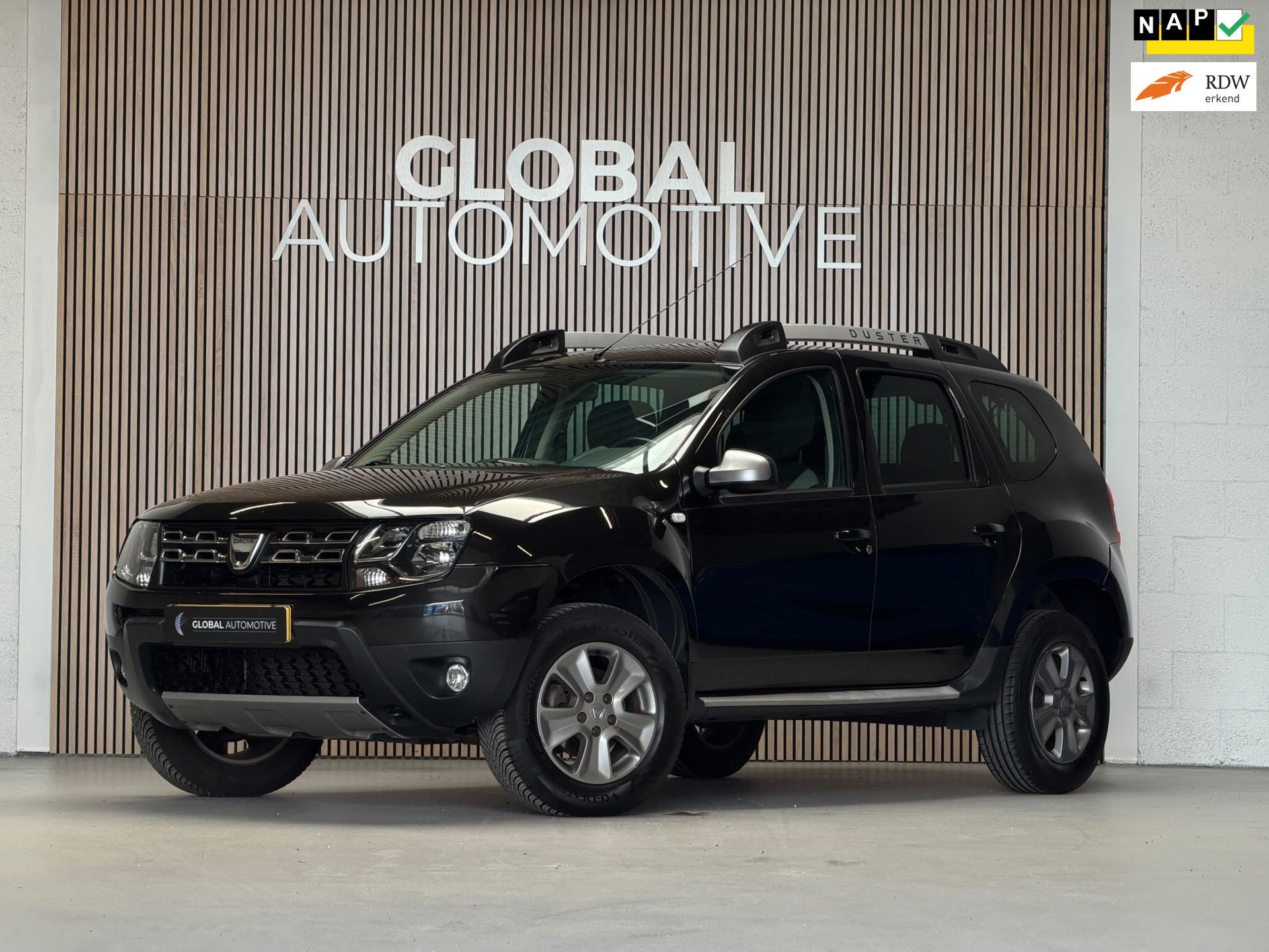 Dacia Duster 1.2 TCe 4x2 Lauréate - NAP - BLUETOOTH - LMV, Auto's, Voorwielaandrijving, Gebruikt, Euro 6, 4 cilinders