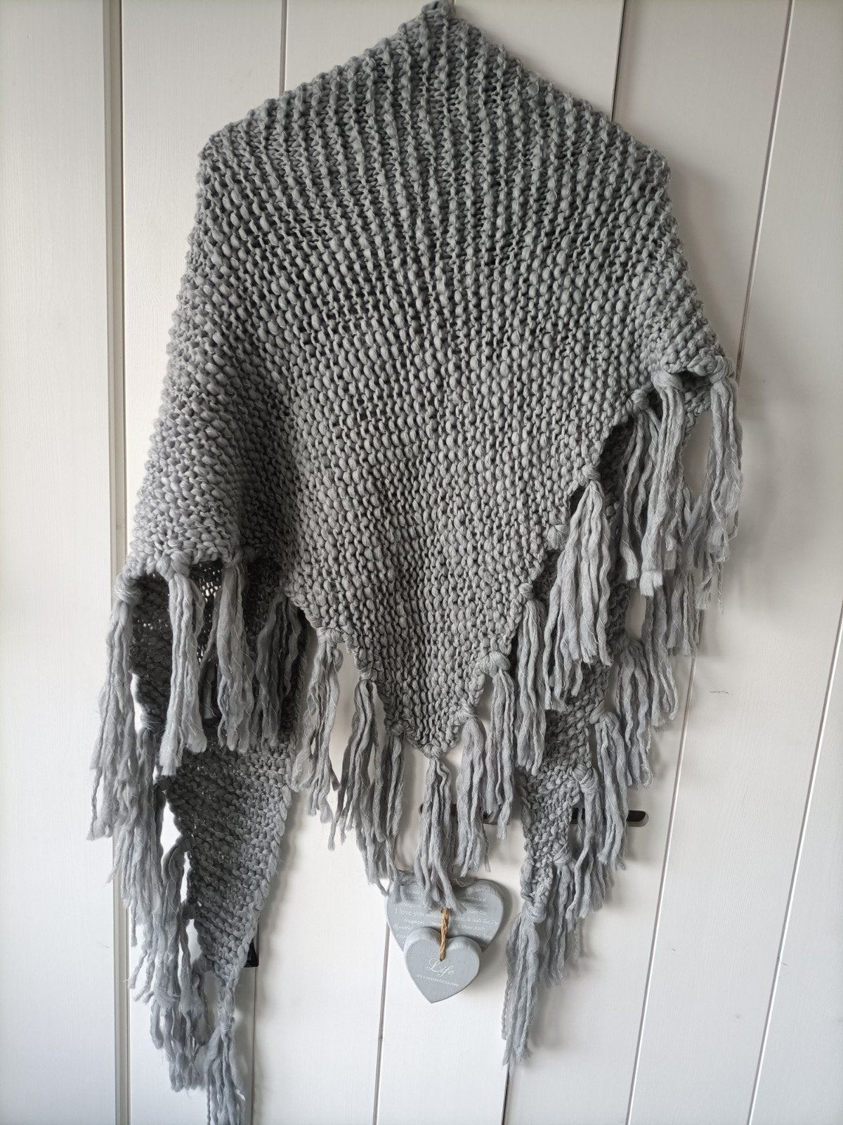 Omslagdoek/poncho grijs met franjes, Ophalen of Verzenden, Nieuw, Maat 46/48 (XL) of groter, Sjaal