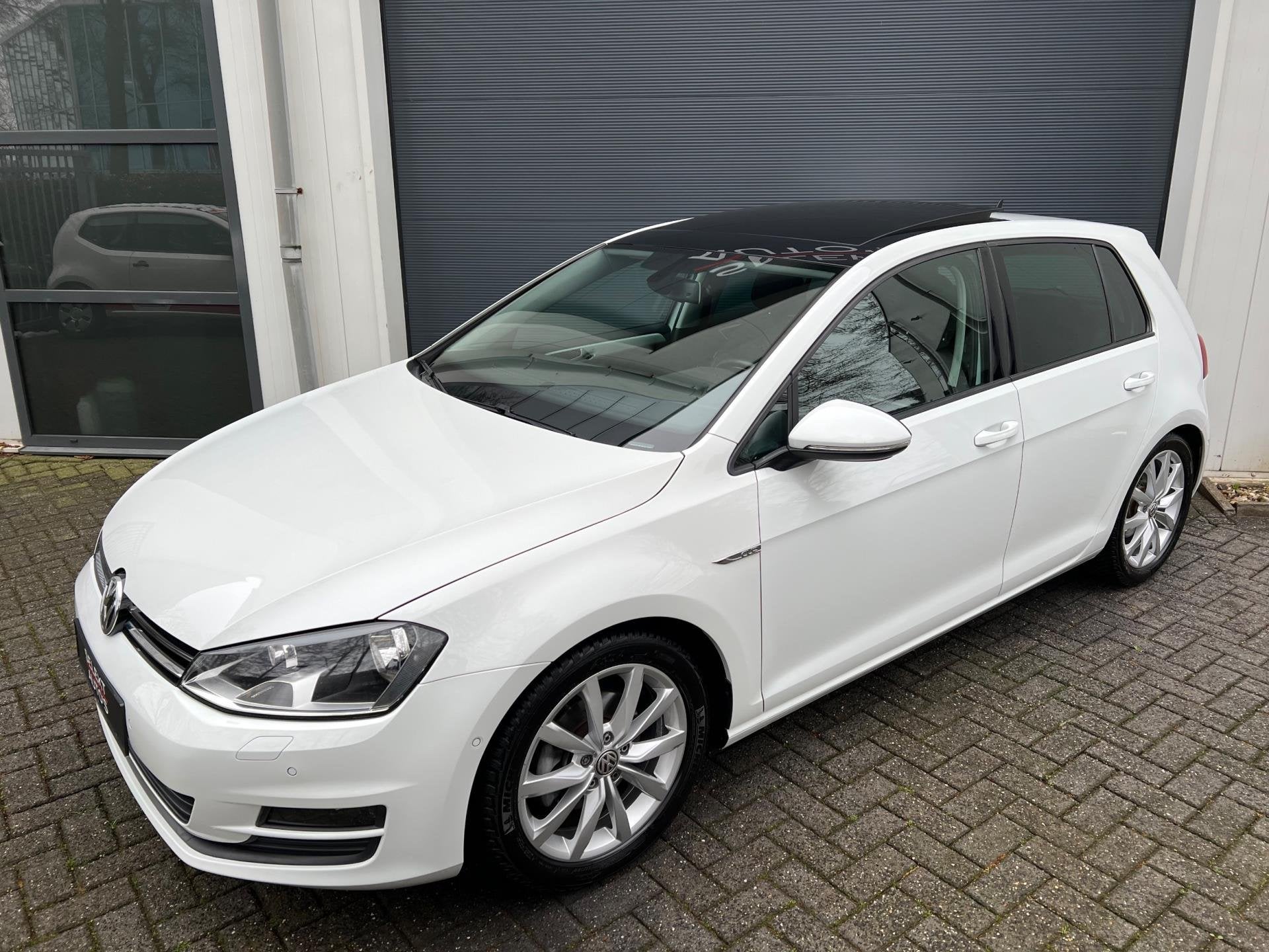 Volkswagen Golf 1.2 TSI CUP Panoramadak/Climate/Cruise/Navig, Voorwielaandrijving, Dealer onderhouden, Stof, Gebruikt