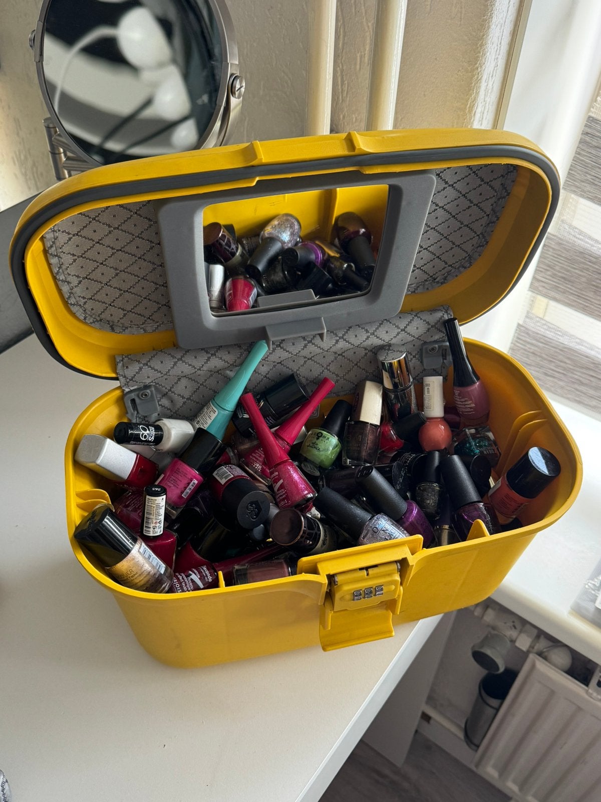 Bak met nagellak, Ophalen of Verzenden, Zo goed als nieuw, Overige kleuren, Handen en Nagels