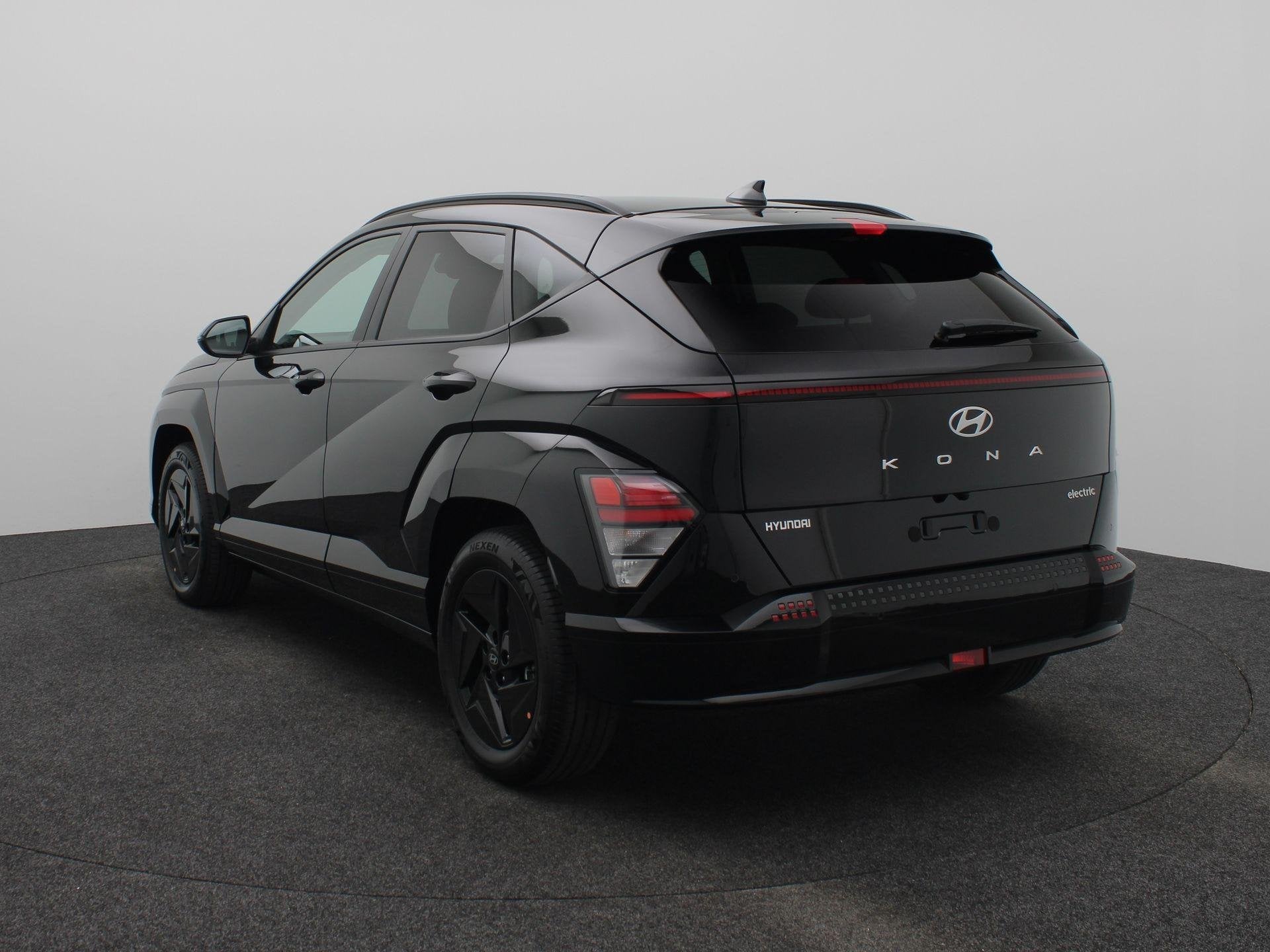 Hyundai Kona Electric Long Range Pure Edition 64.8 kWh | Stu, Auto's, Hyundai, 12 maanden, Stof, Gebruikt, Zwart