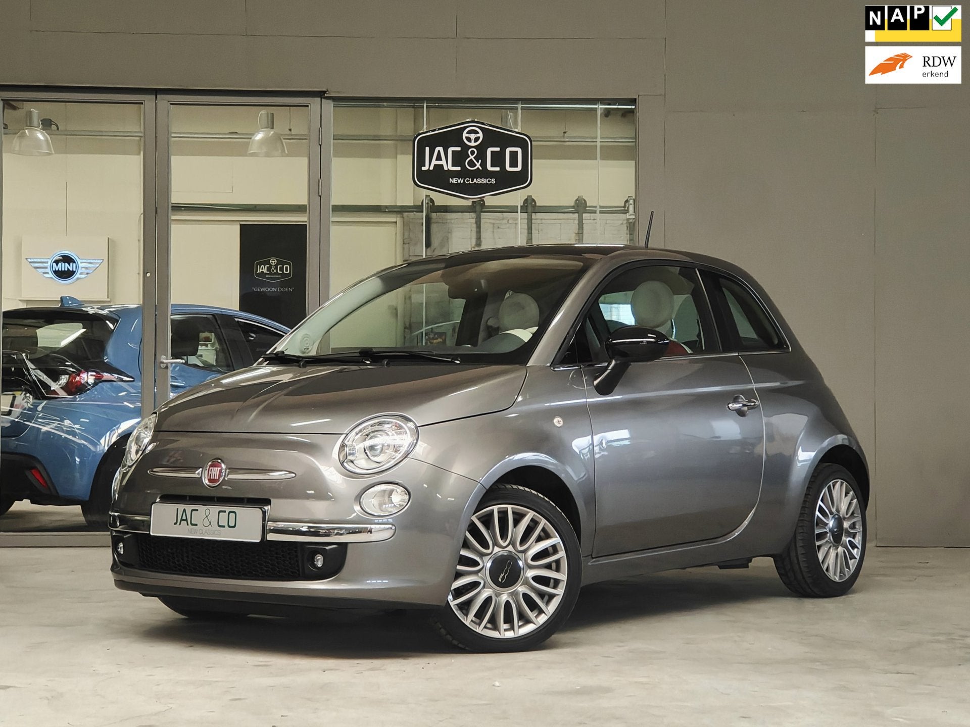 Fiat 500 Lounge Cult NL / Carplay / Rood Leder / Panodak / X, Gebruikt, 905 kg, Handgeschakeld, 26 km/l