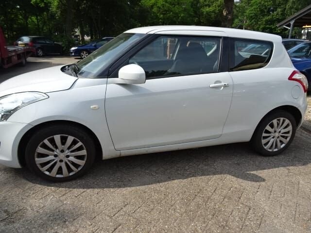 Suzuki Swift Bj 2011 1.3 16v 69 kw 97000 km voor demontage., Auto-onderdelen, Gebruikt, -, -, Ophalen of Verzenden