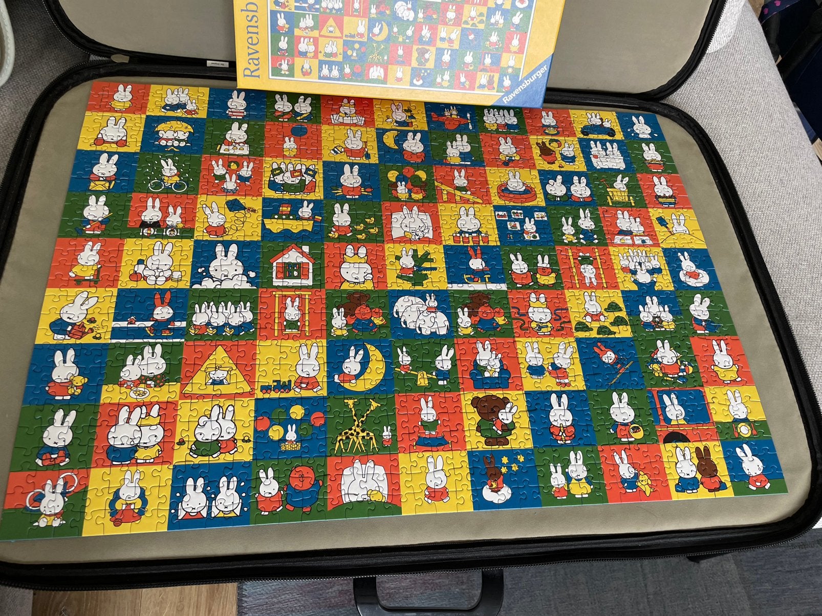 Puzzel Nijntje Miffy 1000 stukjes, Hobby en Vrije tijd, Denksport en Puzzels, Ophalen of Verzenden, 500 t/m 1500 stukjes, Zo goed als nieuw