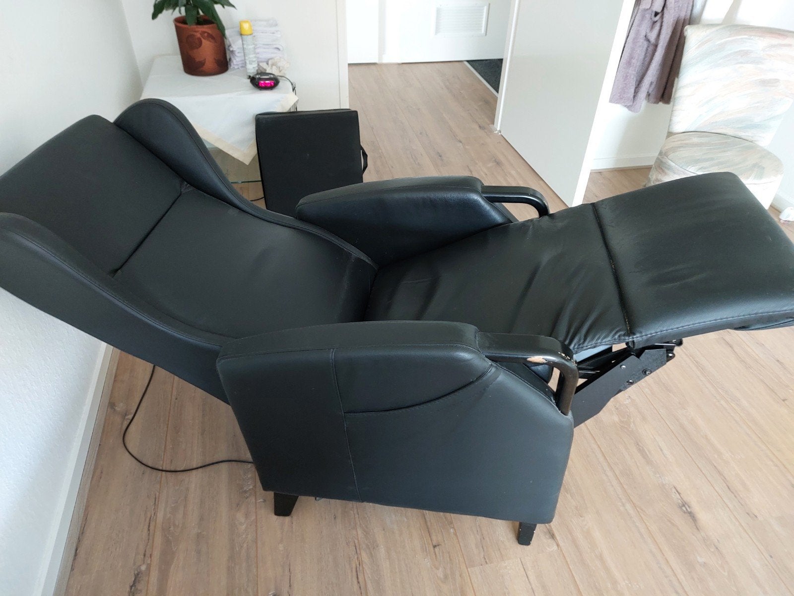 FitFORM Relaxfauteuil Zwart Leer - Comfortabel & Verstelbaar, Ophalen, Gebruikt, Minder dan 75 cm, Modern, Comfort