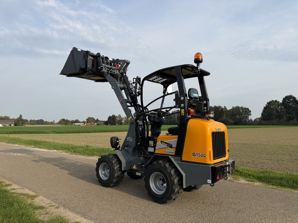 Giant G1500 minishovel / kniklader NIEUW (vast dak, hoge gie, Tobroco, Info@tobroco.nl, Sprendlingenstraat 57
5061 KM  Oisterwijk