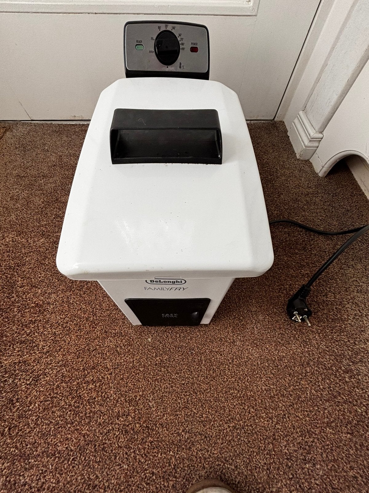Frituurpan Delonghi Family Fry 3 liter, 3 tot 4 liter, Ophalen, Zo goed als nieuw, Uitneembare binnenpan