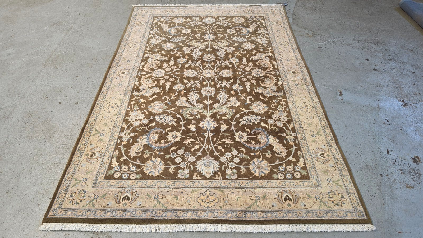 Handgeknoopt oosters wol floral Khaki tapijt 200x310cm, Huis en Inrichting, Stoffering | Tapijten en Kleden, Zo goed als nieuw