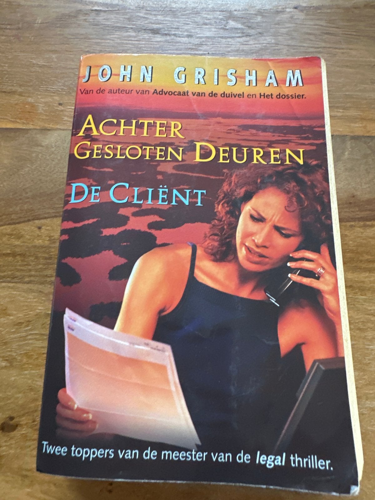 John Grisham - Achter Gesloten Deuren / De Cliënt, Ophalen of Verzenden, Gelezen, Nederland