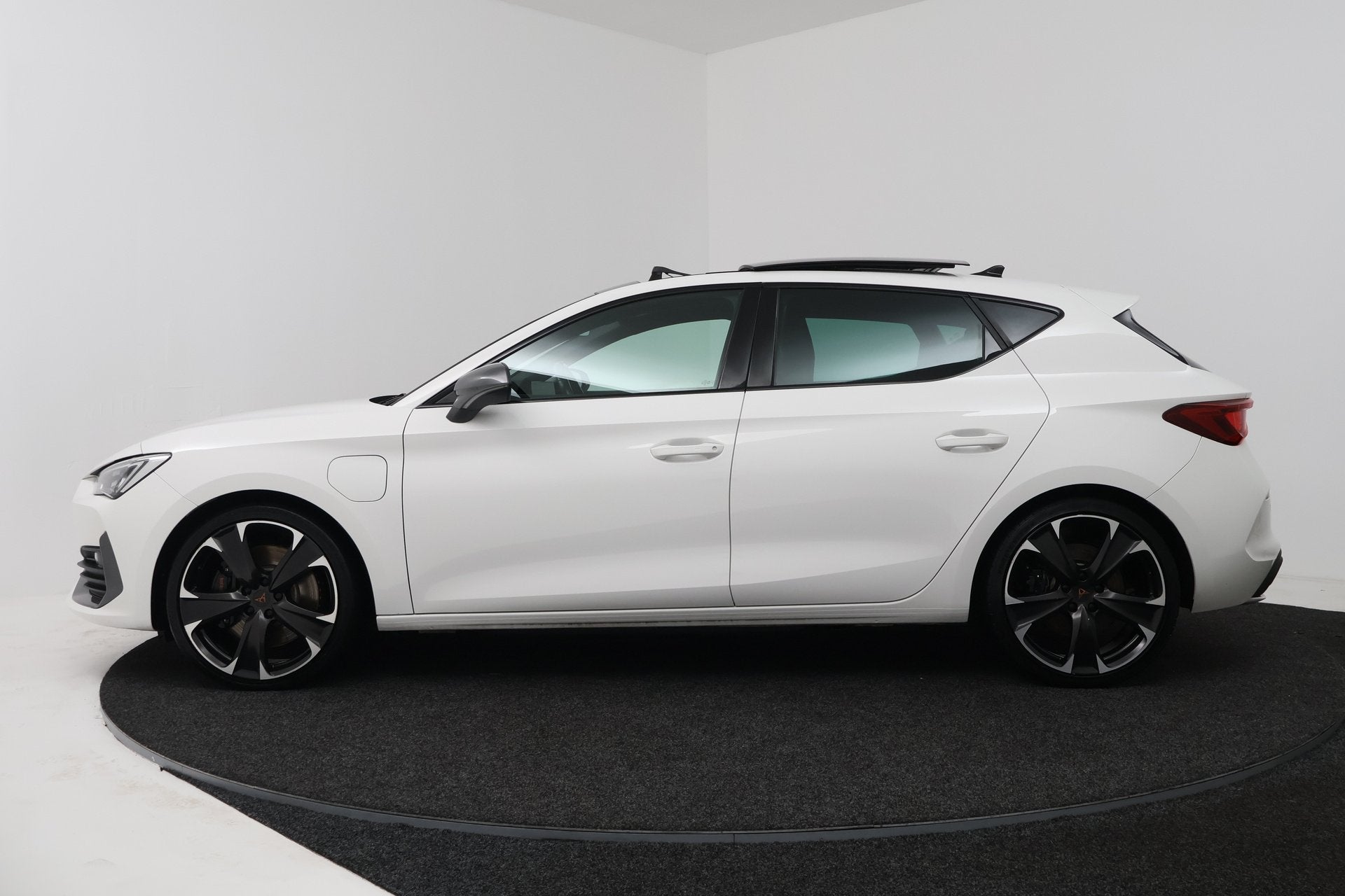 CUPRA Leon 1.4 e-Hybrid VZ Adrenaline (PANORAMADAK, STOEL/ST, Auto's, 77 km/l, Gebruikt, 4 cilinders, Leon