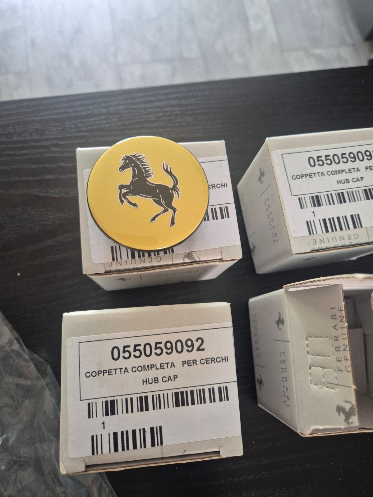 Originele Ferrari OEM Wielnaafdoppen Set van 4 –Nieuw, Ophalen of Verzenden