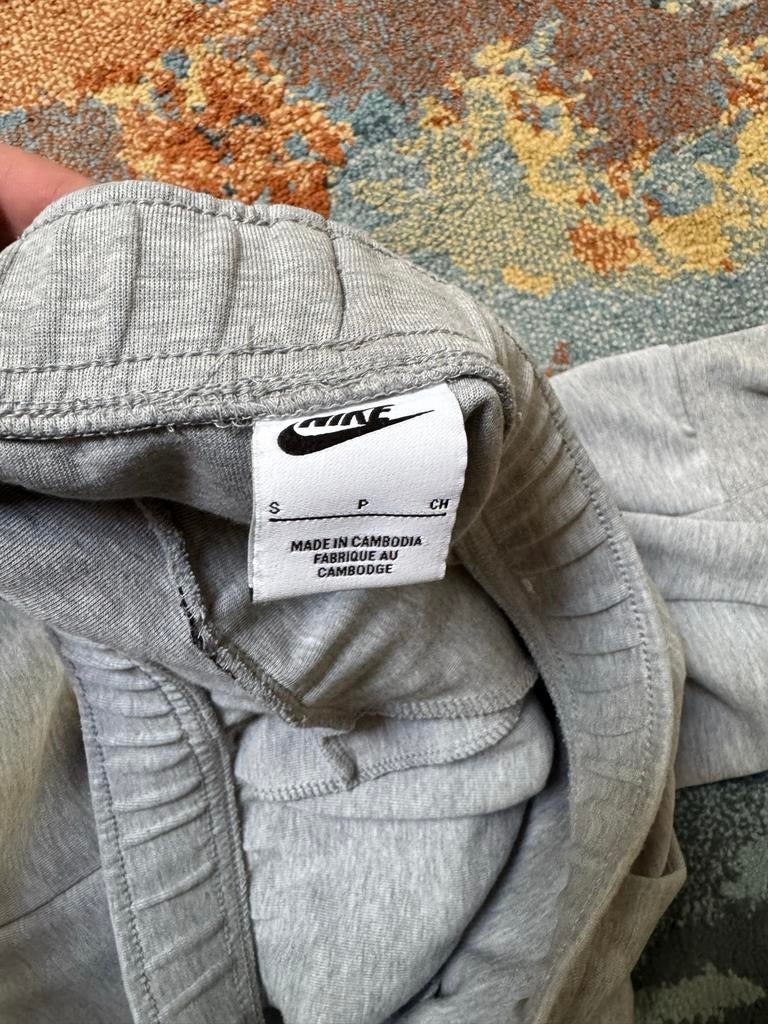 Nike Tech Fleece Joggingbroek Grijs Maat S, Ophalen, Zo goed als nieuw, Maat 46 (S) of kleiner, Grijs