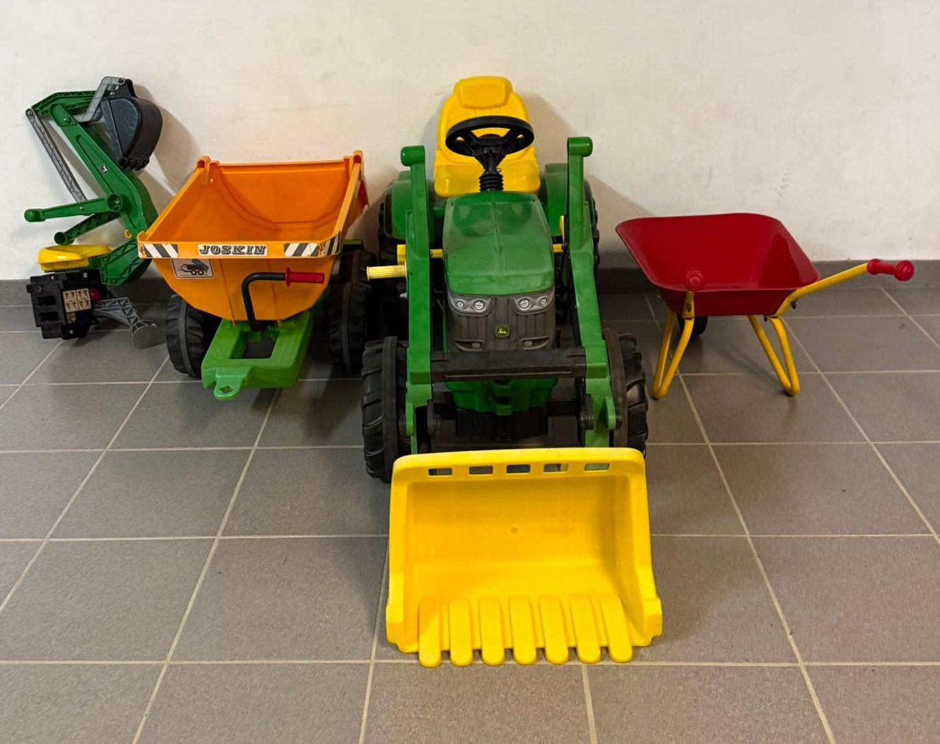 Rolly Toys set John Deer + aanhanger+ graafarm+kruiwagen, Ophalen, Zo goed als nieuw