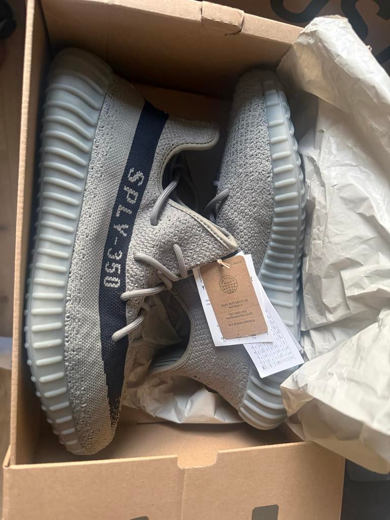 Adidas Yeezy Boost 350 V2 “Slate” maat 47 1/3 nieuw, Kleding | Heren, Schoenen, Ophalen of Verzenden, Nieuw, Overige kleuren, Sneakers of Gympen
