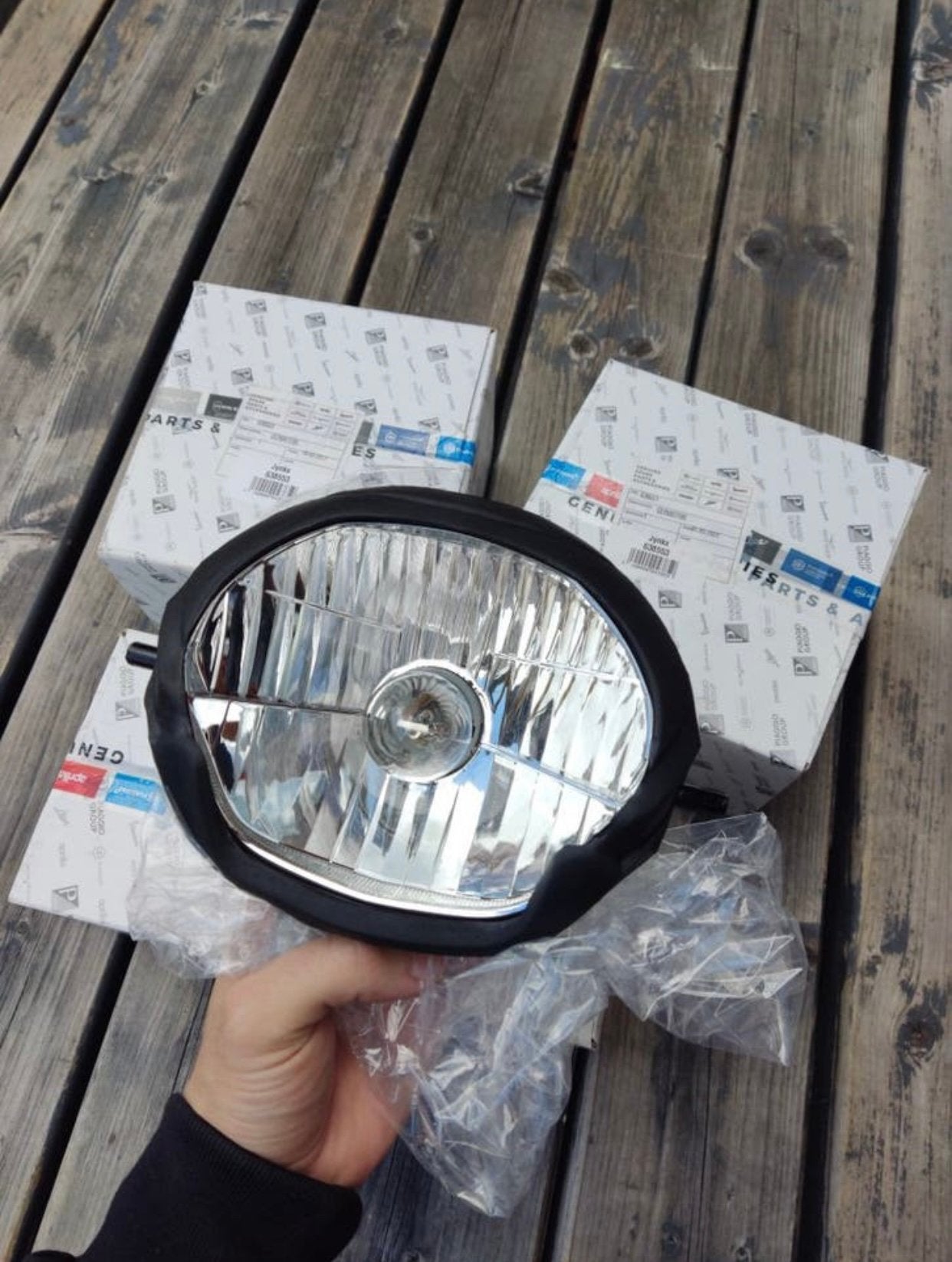 Koplamp / reflector Piaggio Zip origineel NIEUW, Motoren, Ophalen of Verzenden, Jynkx, Info@jynkx.com, Piazza 99
