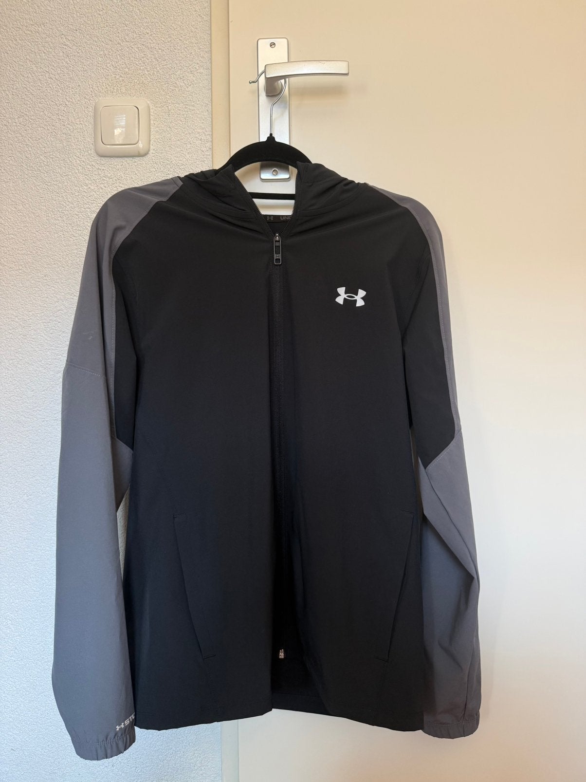 Under armour trainingspak M/L, Ophalen of Verzenden, Zo goed als nieuw, Maat 48/50 (M), Grijs
