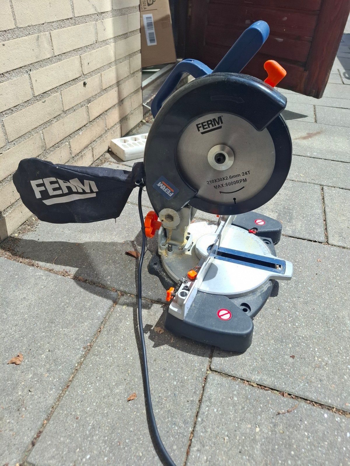 Ferm afkortzaag, Doe-het-zelf en Verbouw, Gereedschap | Zaagmachines, Ophalen, 1200 watt of meer, Afkortzaag, 30 tot 70 mm