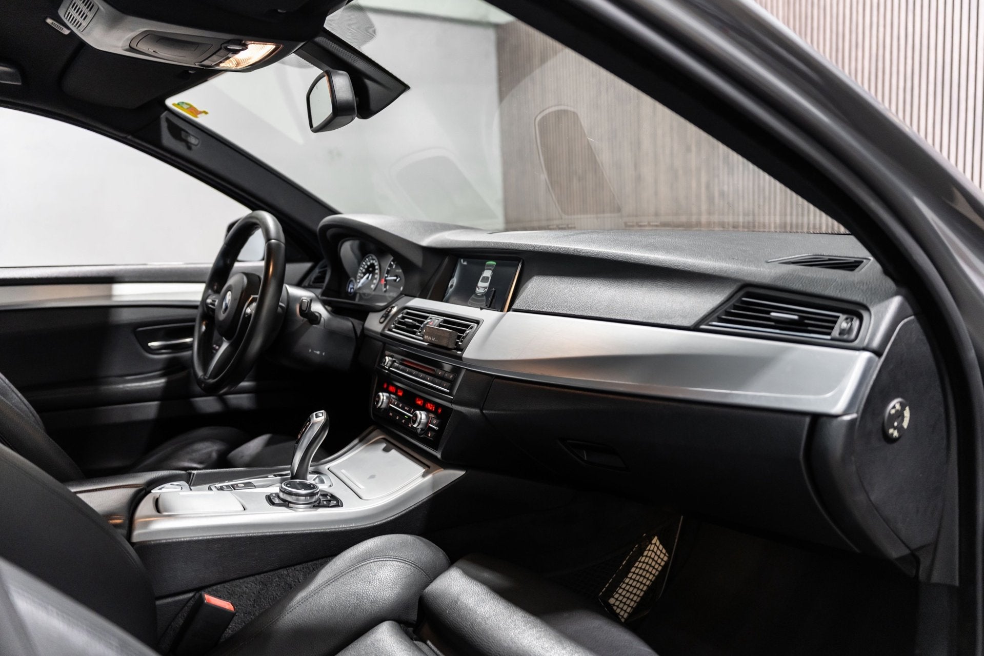 Foto 18 van BMW 5-serie High Executive M Sport | HUD | ACC | Leder | Aut