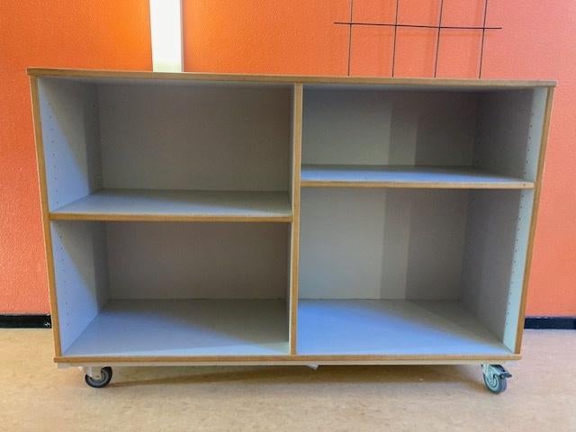 Te Koop : Mooie (Boeken)kast (Op wieltjes), Huis en Inrichting, Ophalen, Met plank(en), Gebruikt, 50 tot 100 cm