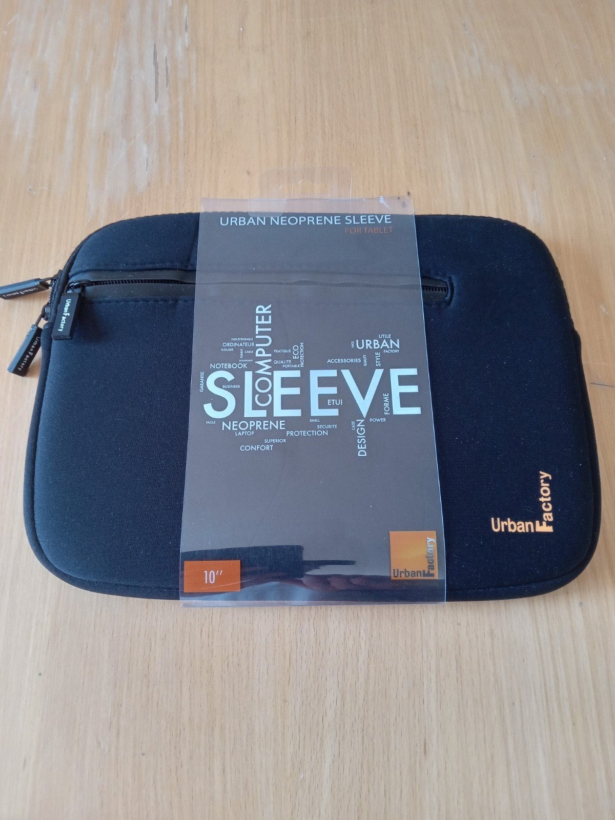 Urban Factory Neoprene Sleeve 10" zwart tablethoes NIEUW, Ophalen of Verzenden, Nieuw, 10 inch, Bescherming voor- en achterkant