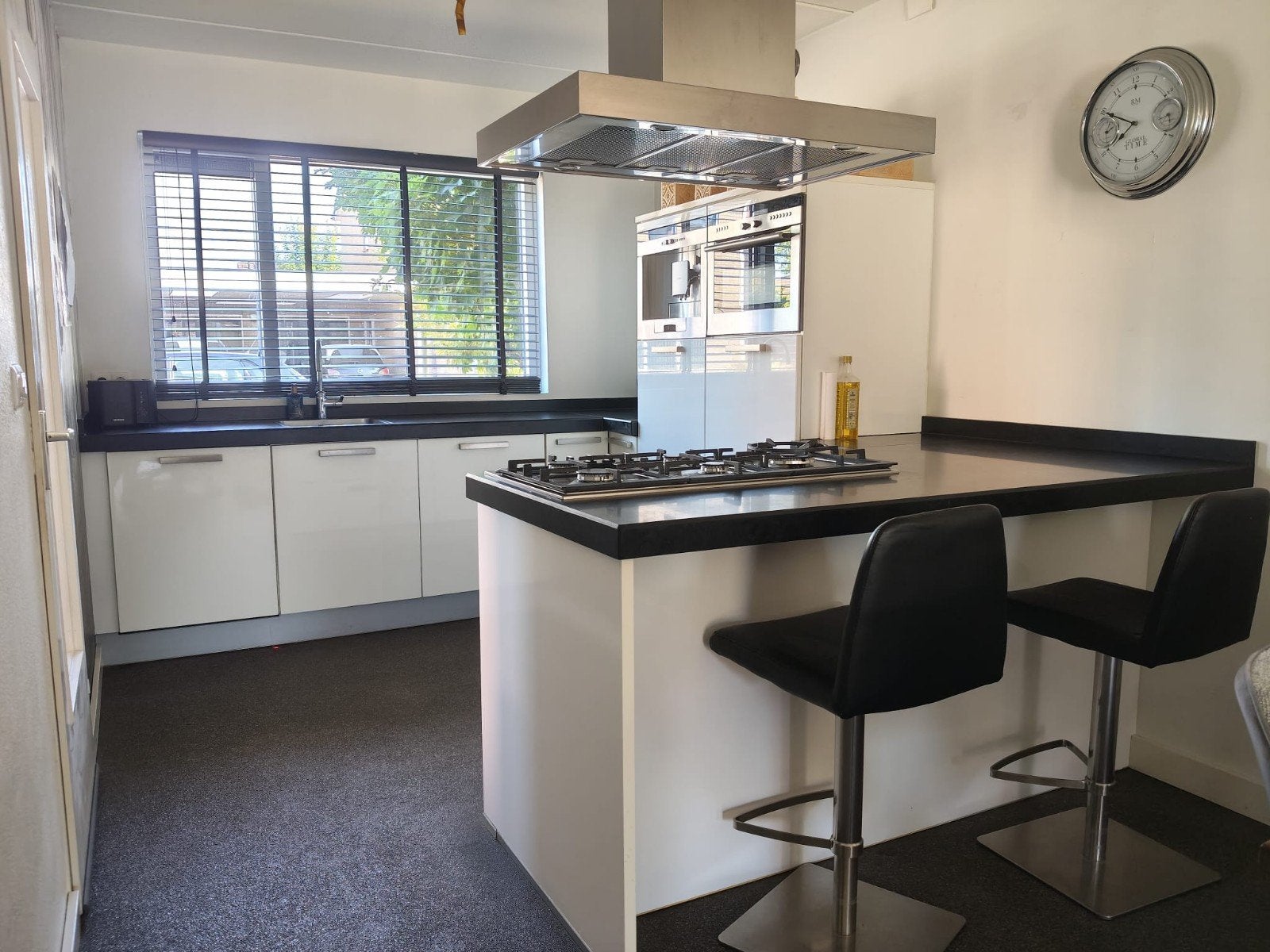 Complete keuken met Siemens apparatuur en composiet blad, Ophalen, Gebruikt, U-keuken, Wit