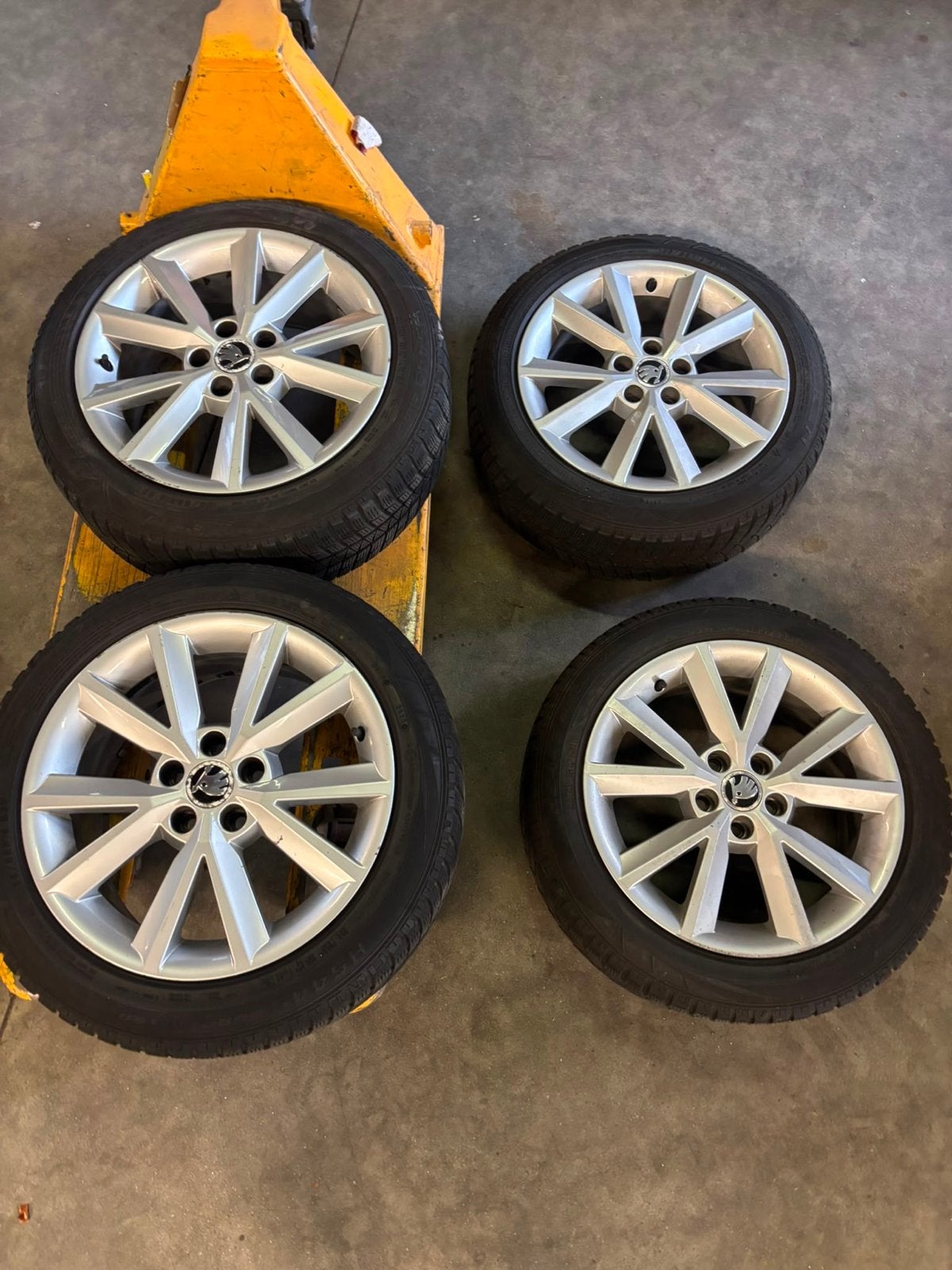 16 inch winterbanden (z.g.a.n) met velgen, Ophalen, Gebruikt