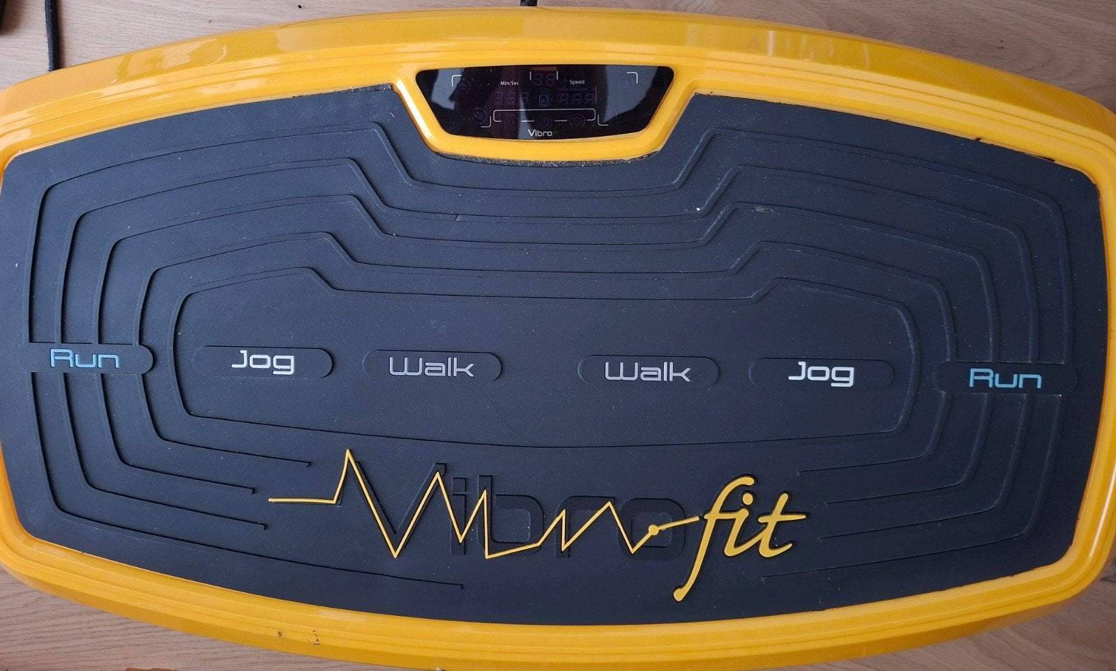 Vibrofit Trilplaat - Geel/Zwart met Afstandsbediening, Sport en Fitness, Fitnessapparatuur, Ophalen, Trilplaat, Zo goed als nieuw