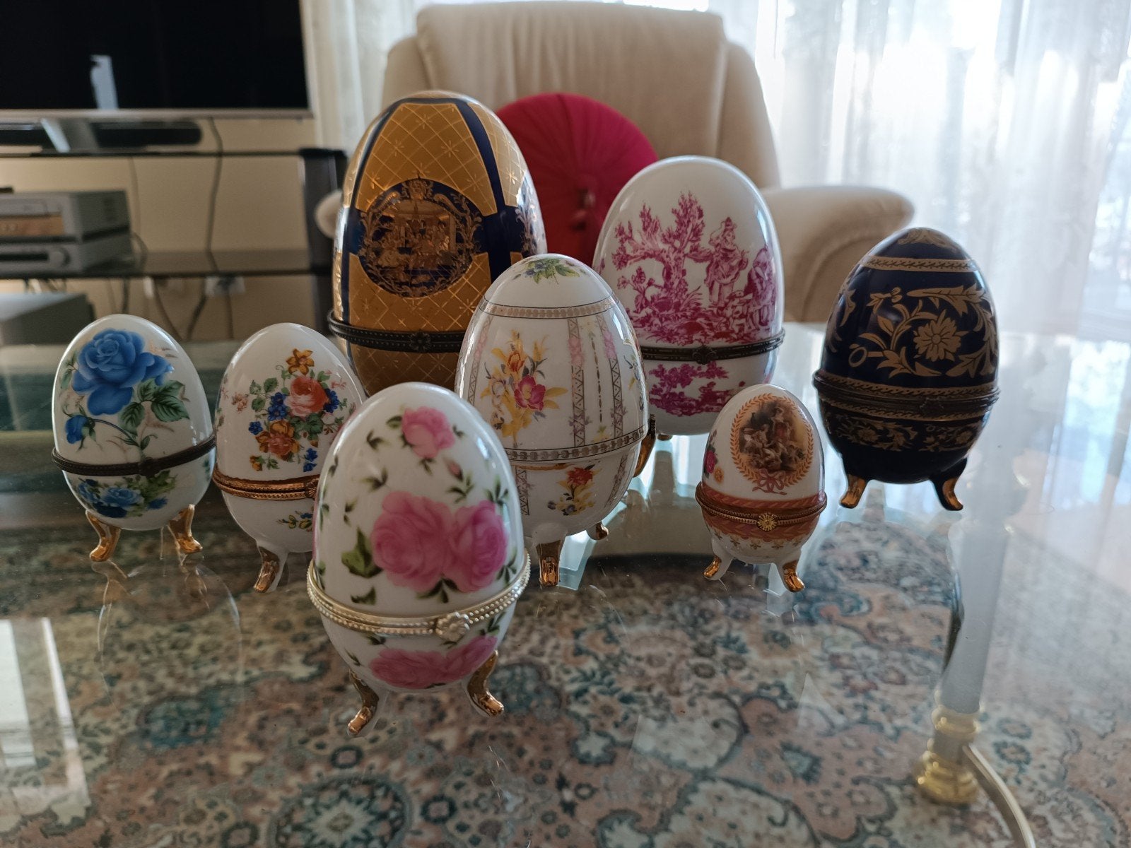 Set van 9 decoratieve porseleinen eieren, Antiek en Kunst, Ophalen