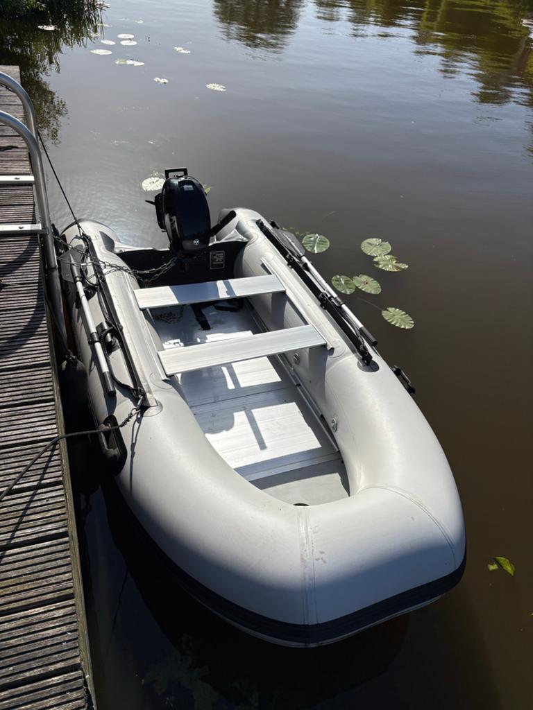 Heel nette Nemaxx 330 ALU rubberboot met Tohatsu 6PK bbm, Watersport en Boten, Aluminium, Zo goed als nieuw, Brandstoftank, Ophalen