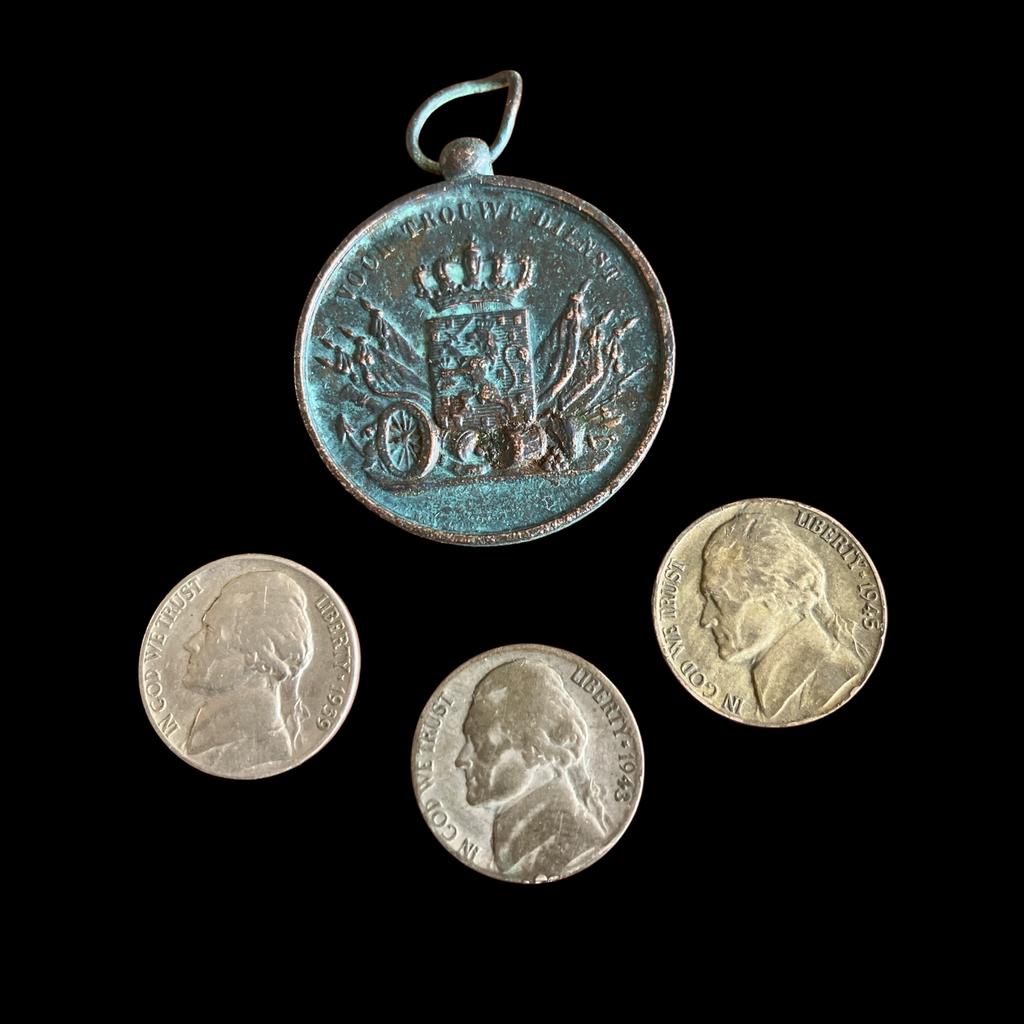 Bodemvondst Elst: & Medaille voor trouwe dienst, Verzamelen, Militaria | Tweede Wereldoorlog, Huysmans, Lintje, Medaille of Wings