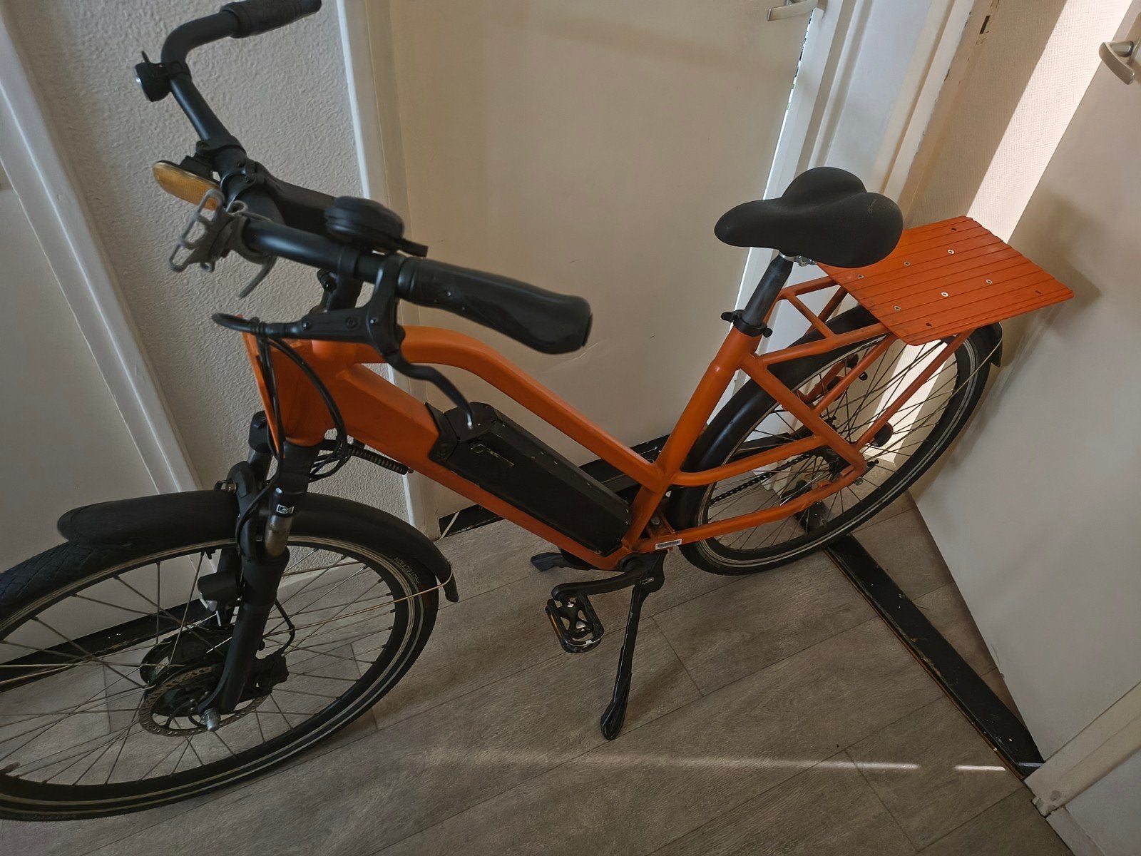 Oranje fiets met alles erop en eraan, Fietsen en Brommers, Elektrische fietsen, Ophalen of Verzenden, Gebruikt