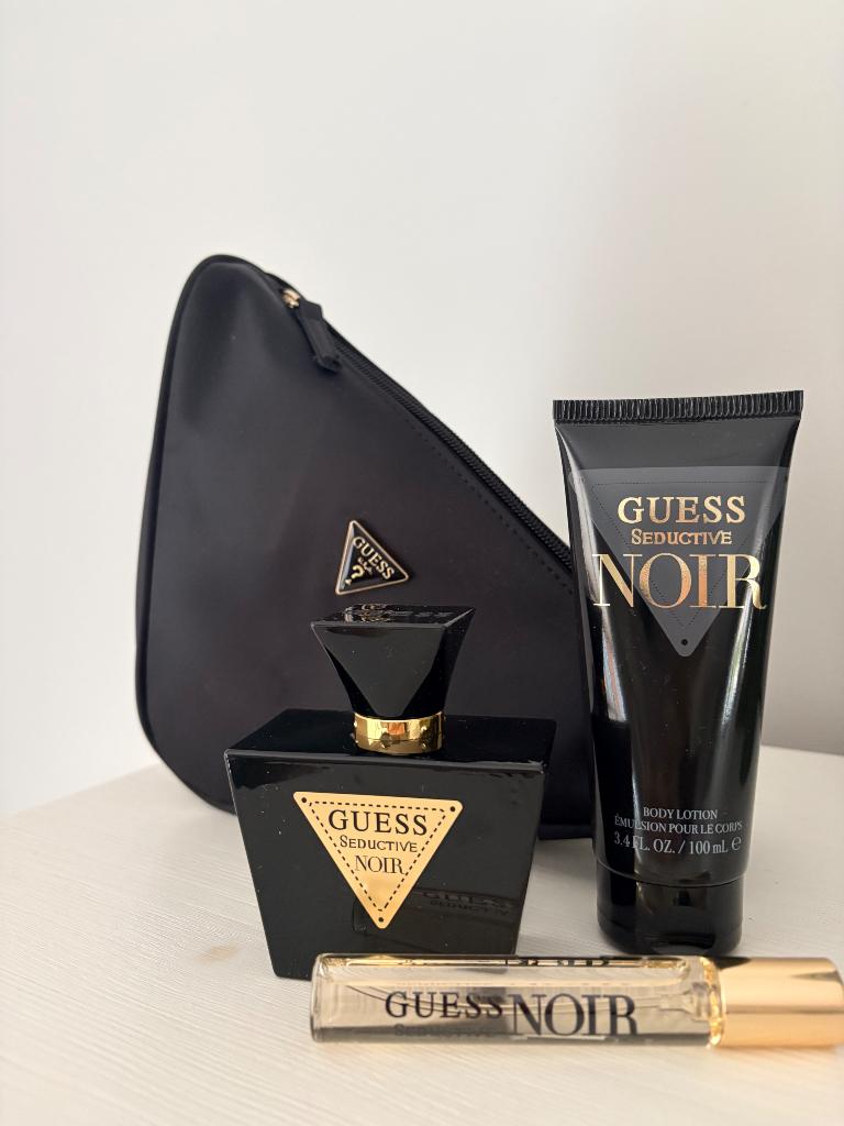 Guess geurset met toilettas, Sieraden, Tassen en Uiterlijk, Uiterlijk | Parfum, Nieuw, Ophalen of Verzenden