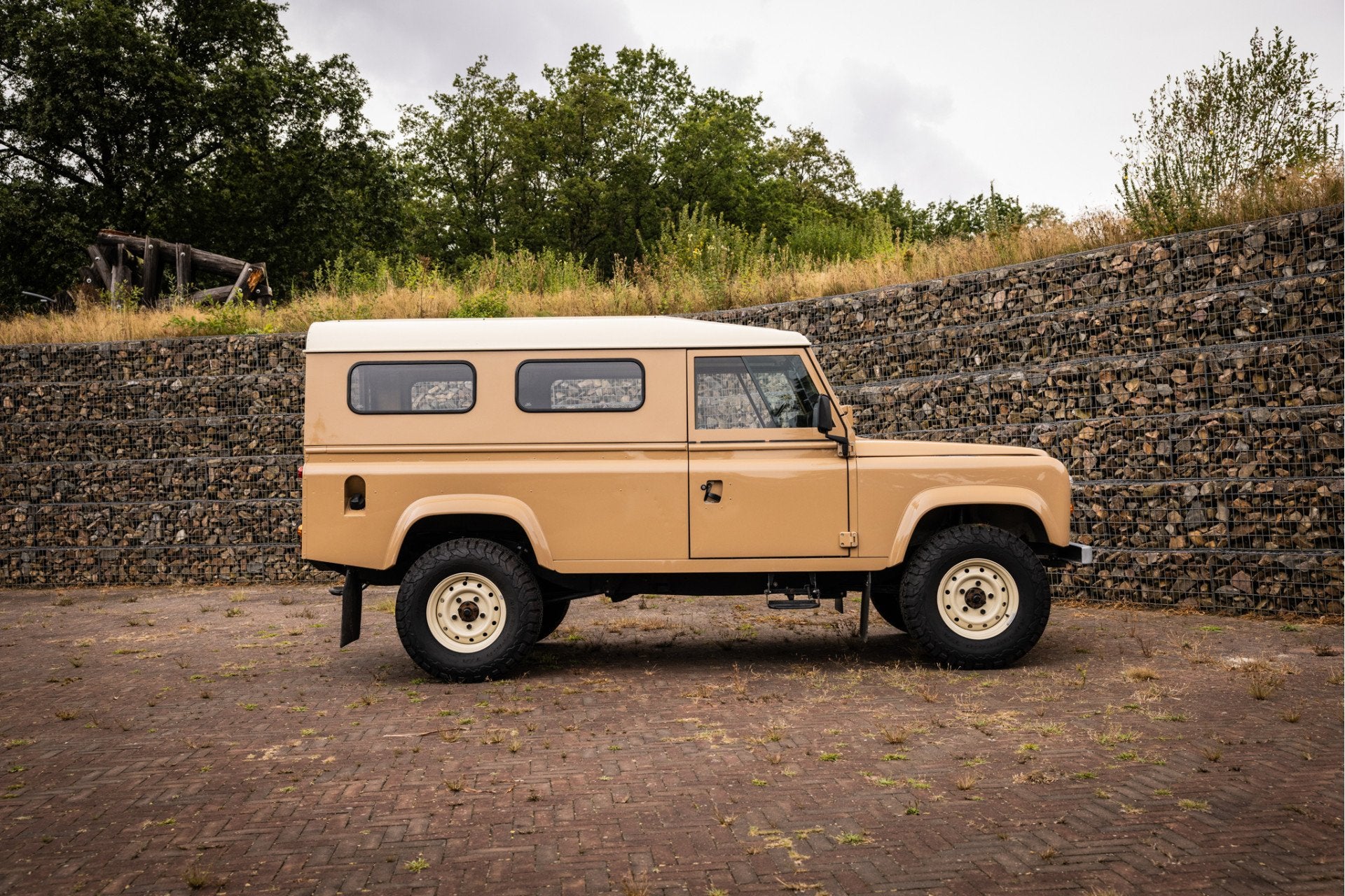 Land Rover Defender 110 V8 Hard Top Volledig gerestaureerd, foto 6
