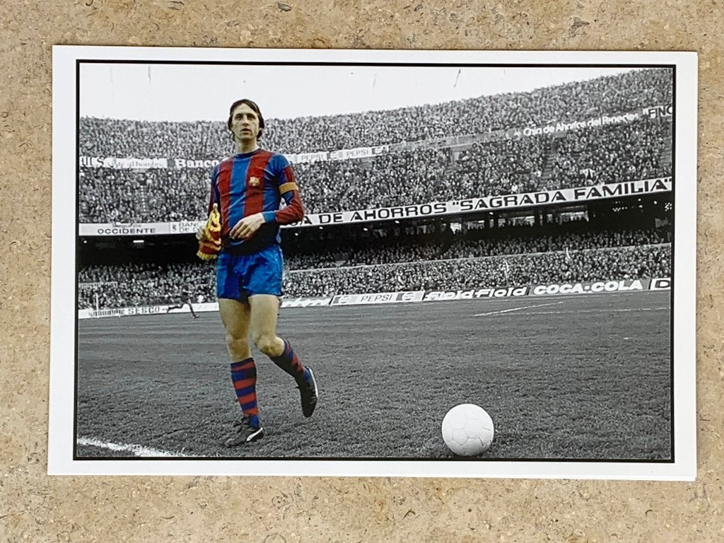 Kl-z/w foto 20x30 cm Johan Cruijff actie FC Barcelona, Verzenden, Nieuw, Ajax, Poster, Plaatje of Sticker