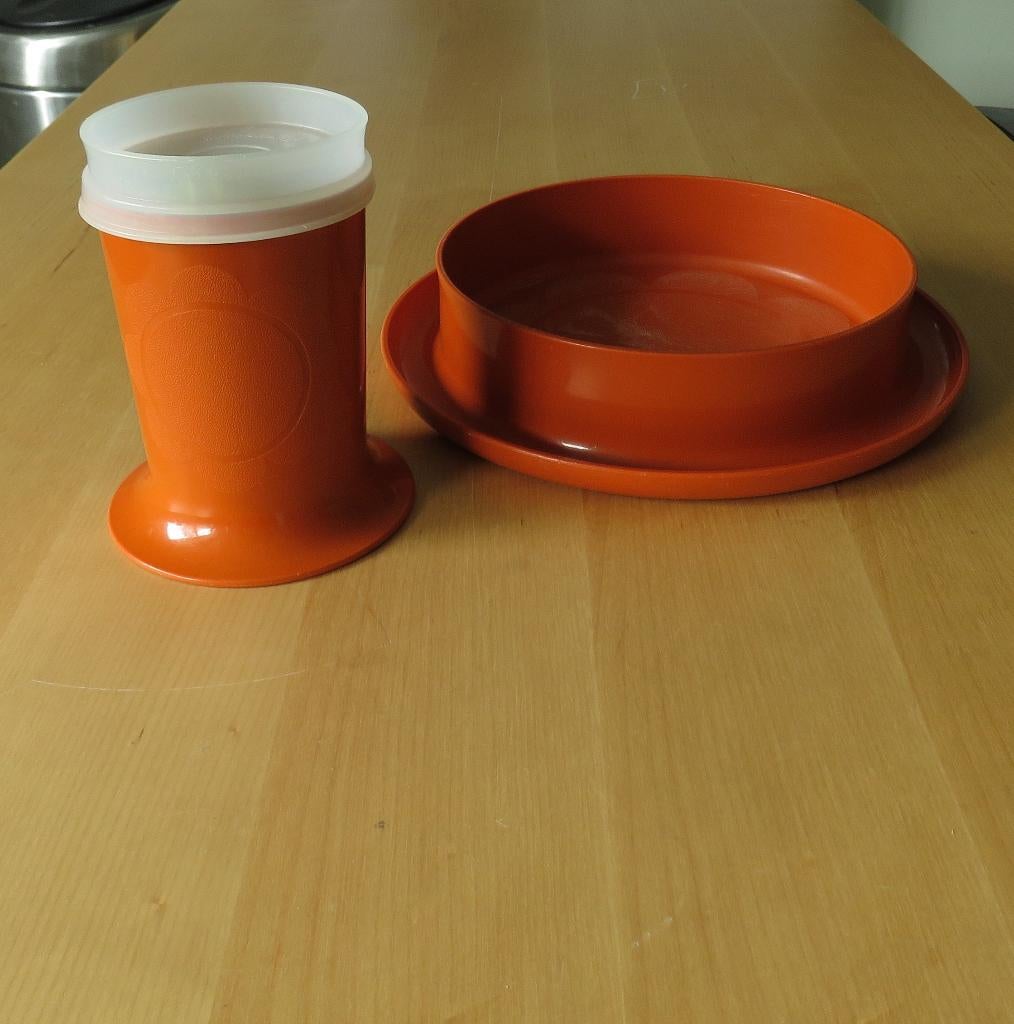 Tupperware Vintage/Retro - Kinder Bord en Anti-lek Beker, Ophalen of Verzenden, Gebruikt, Bruin, Overige typen