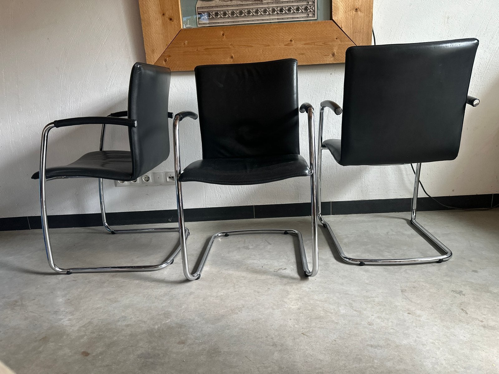 Leolux FREYR eetkamer stoelen zwart leer armleuningen leder, Ophalen, Gebruikt, Drie, Zwart