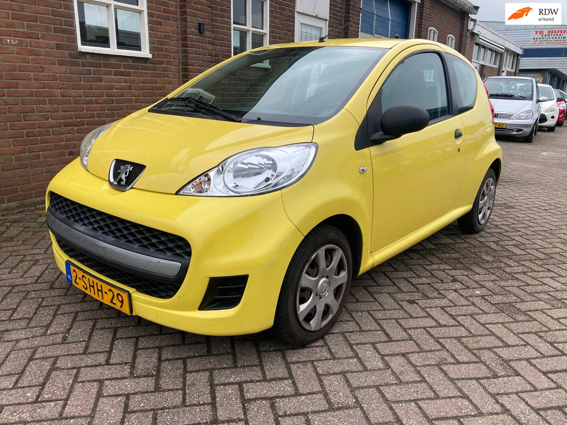 Peugeot 107 1.0-12V XR Bj 2010 facelift model, trekhaak apk, Voorwielaandrijving, Gebruikt, Startonderbreker, 4 stoelen