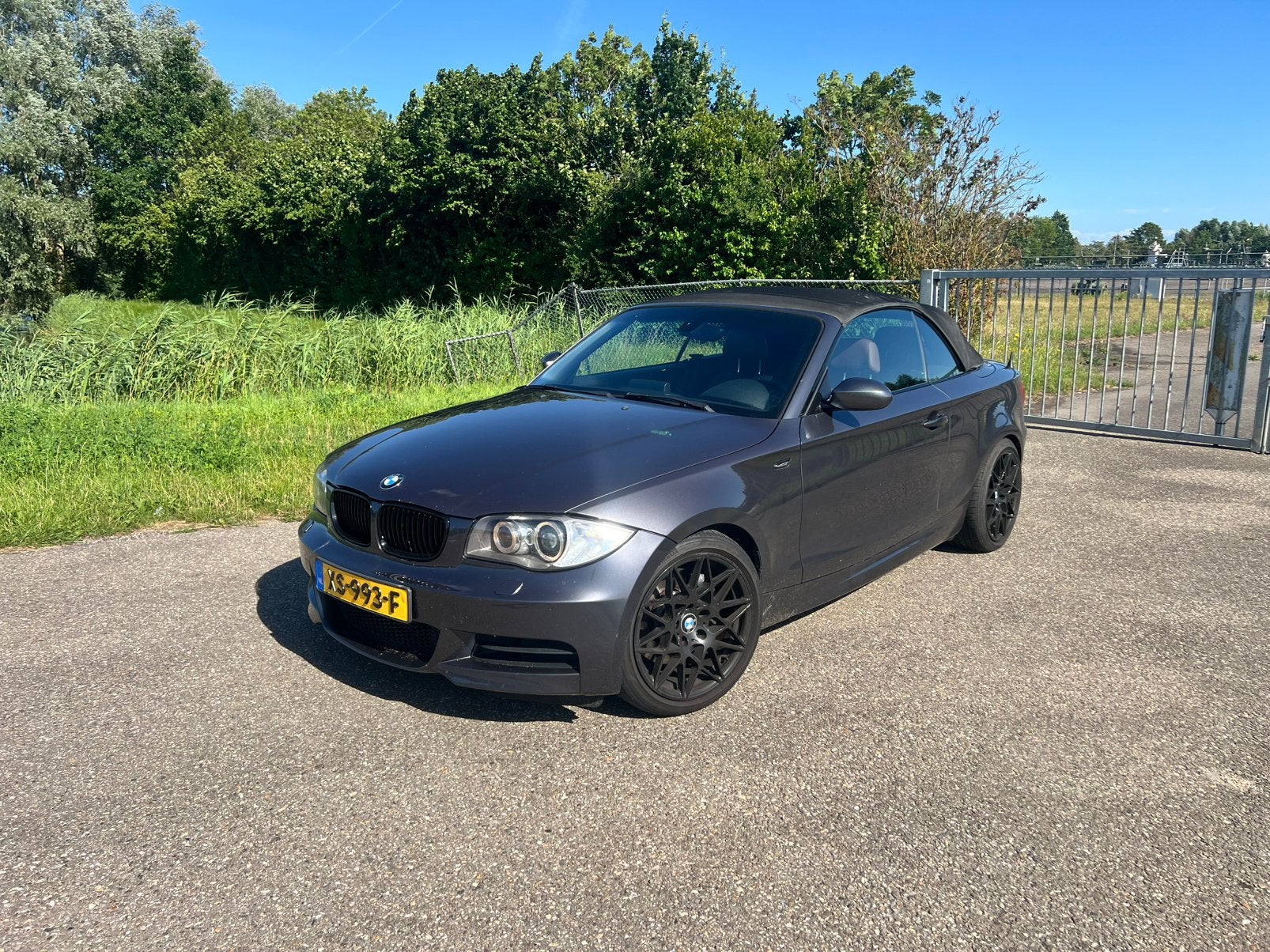 BMW 1-Serie 3.0 135I Cabrio 2008 Grijs 306pk bruin leer, Auto's, BMW, 1-Serie, Achterwielaandrijving, Cabriolet, 4 stoelen