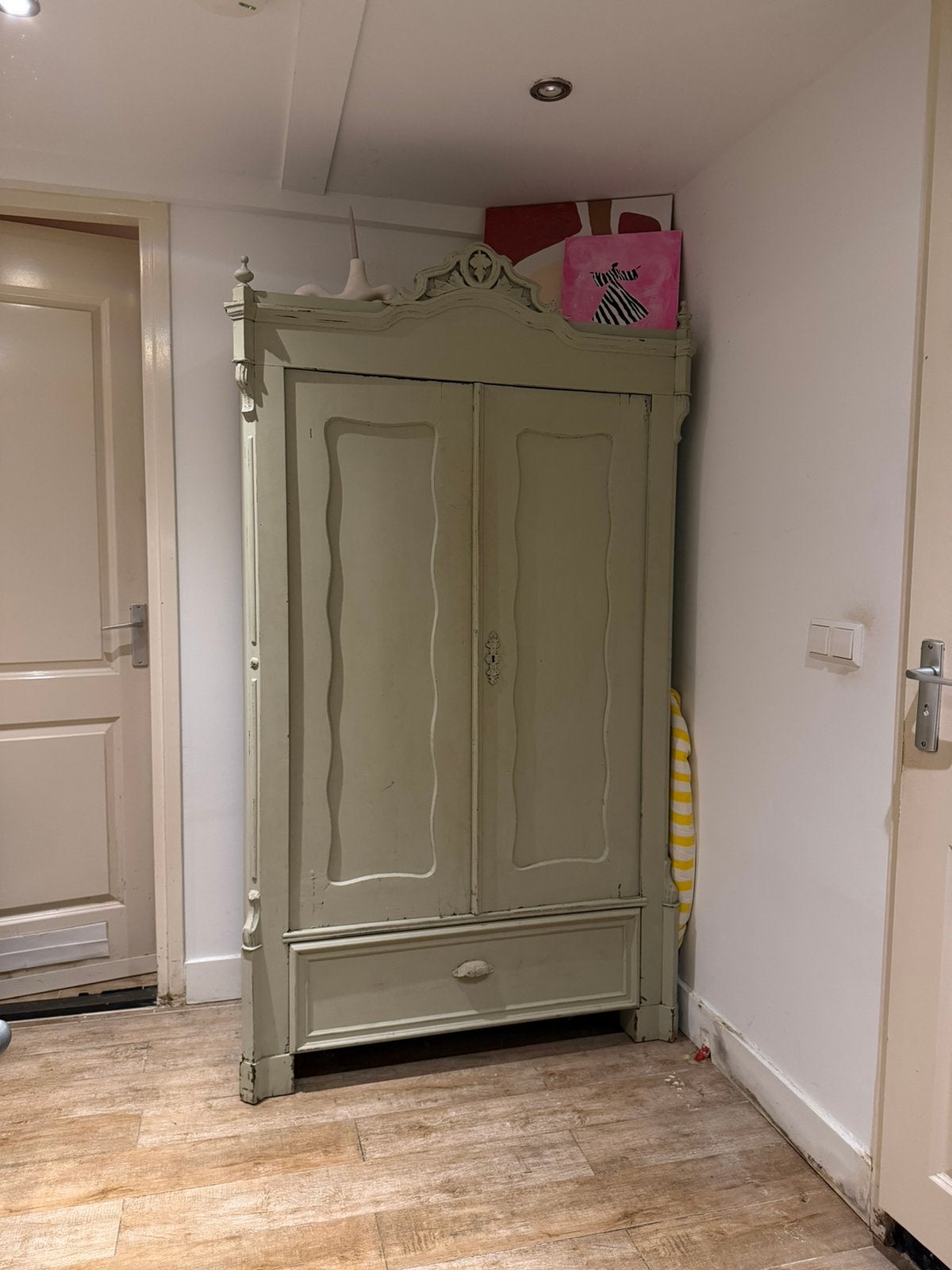 Massief houten kast hoog, Ophalen, 50 tot 70 cm, 105 cm of meer, 100 cm of meer