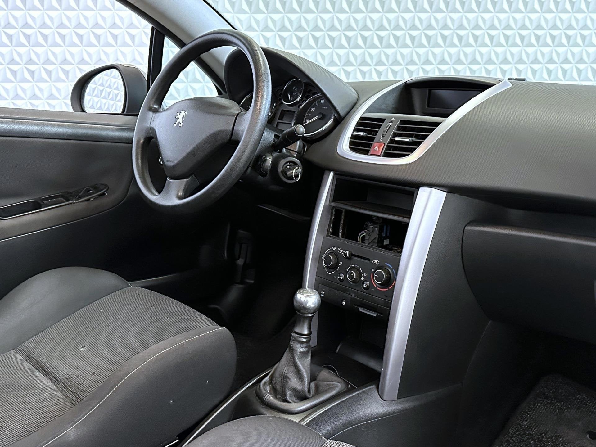 Peugeot 207 CC 1.6 VTi Airco, APK én een elektrisch dak! (2, Auto's, Voorwielaandrijving, Gebruikt, Zwart, Cabriolet