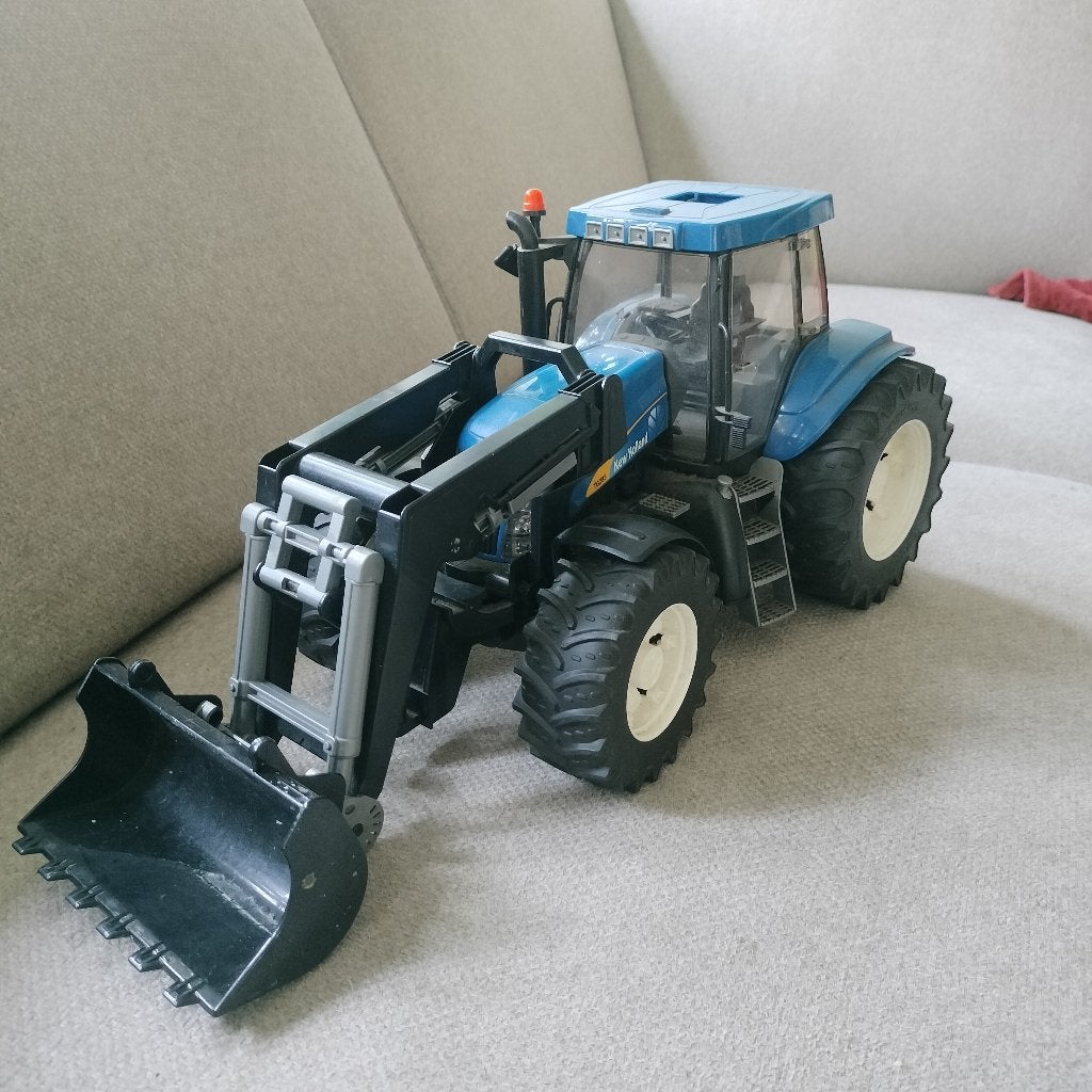 Bruder New Holland met voorlader, Ophalen of Verzenden, Zo goed als nieuw