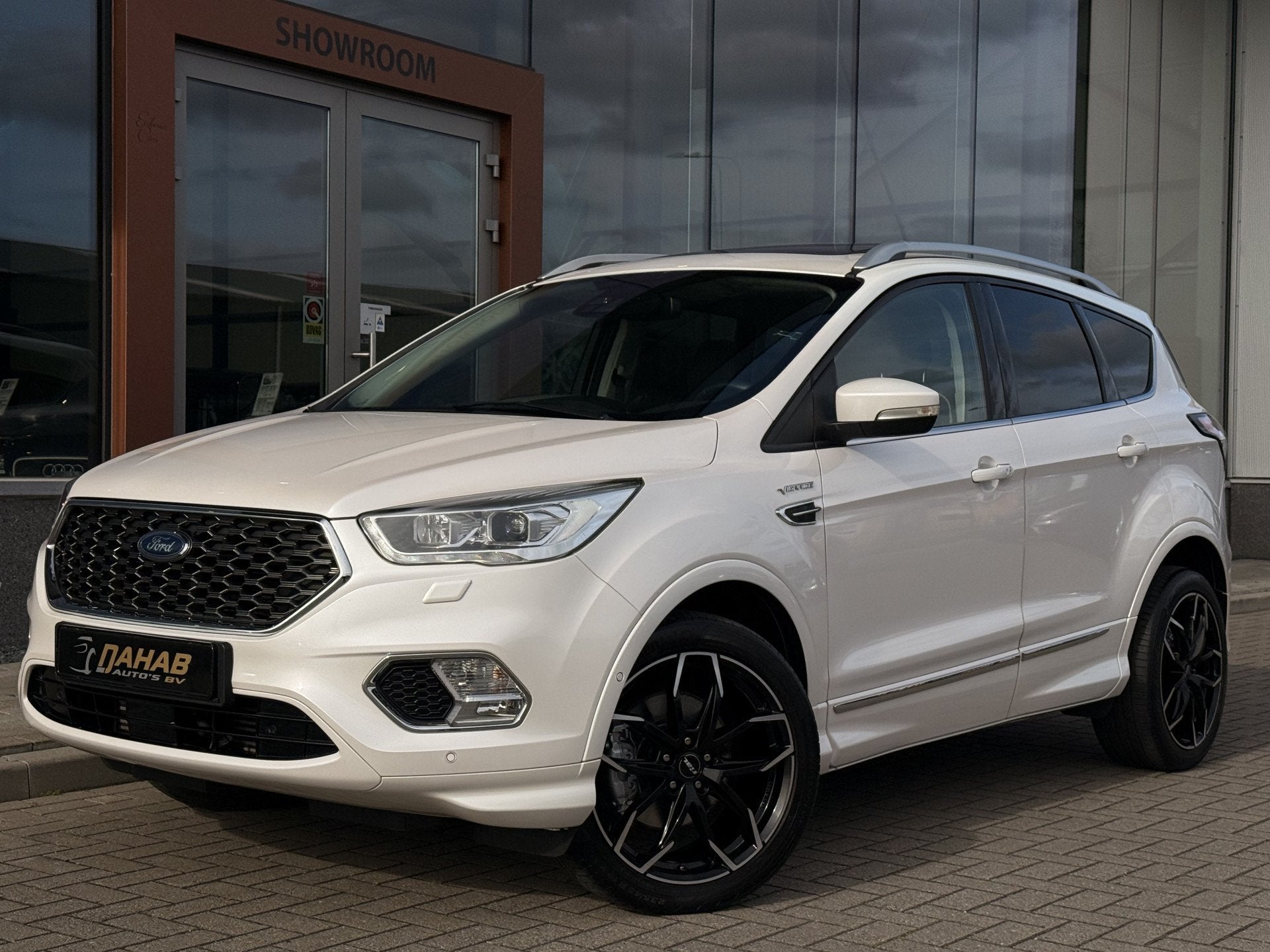 Ford Kuga 2.0 Vignale | Sony Audio | Stoel/Stuur verwarming, Automaat, Dealer onderhouden, Gebruikt, Zwart