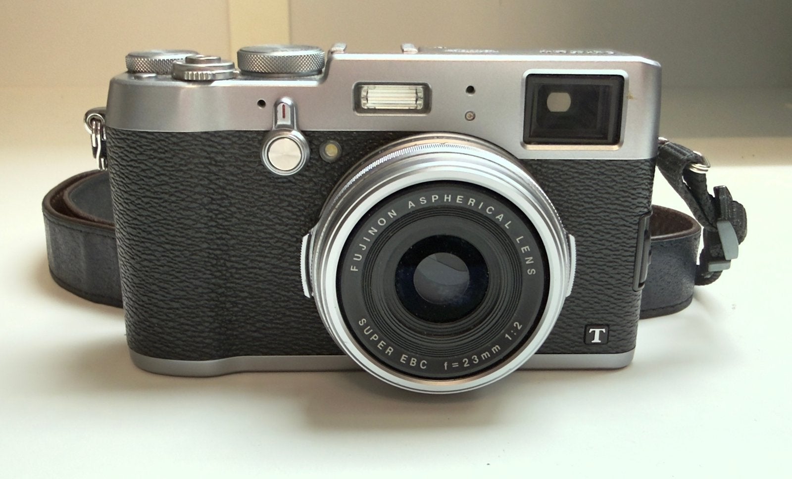 Fujifilm X100T Compactcamera met tas, Ingebouwde flitser, Gebruikt, 16 megapixels, Ophalen of Verzenden